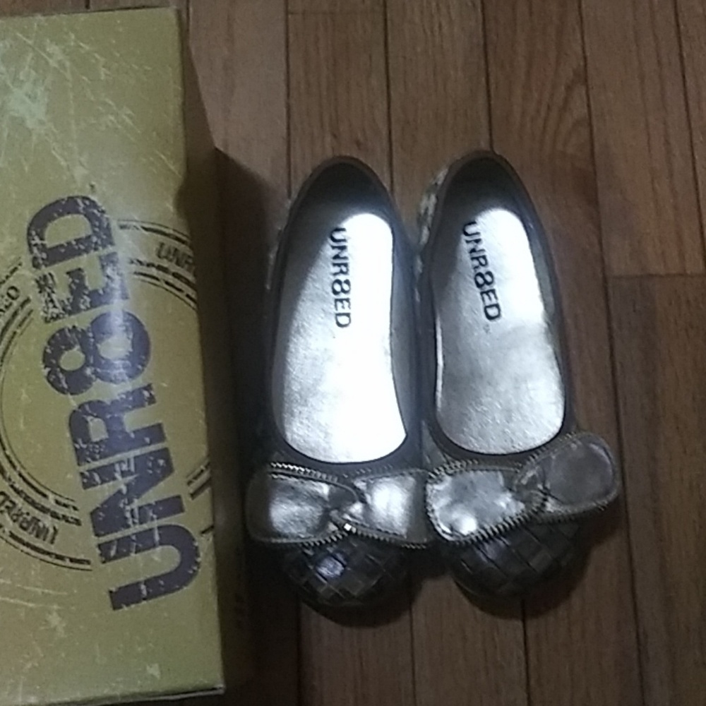 UNR8ED Little Girl Basket Style Slip on Shoes Sz 12.5 NWOB